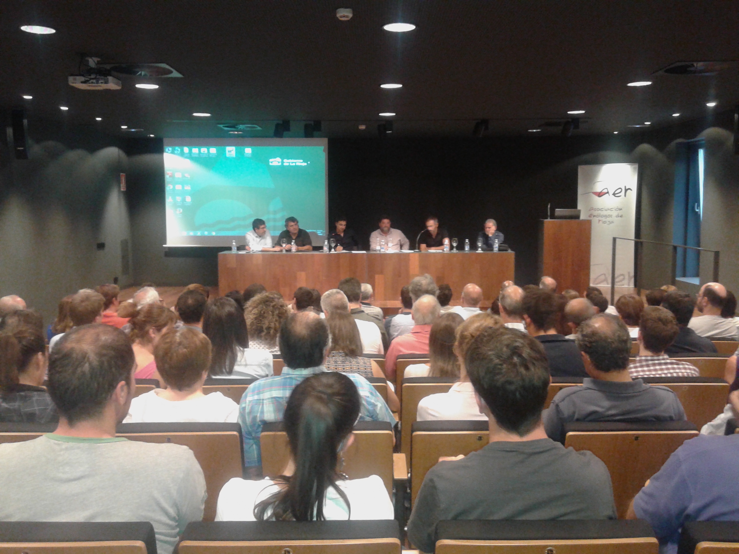 1ª parte de las IX Jornadas de “Pre-Vendimias” de la AER: “VINIFICACIÓN DE VARIEDADES BLANCAS”